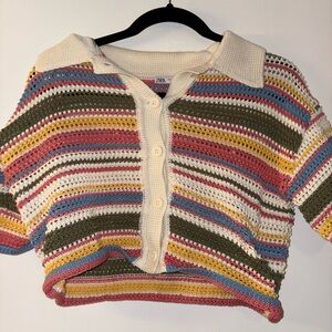 Zara Multicolor Striped Crochet V‑Neck Polo Sweater – Cream Collar